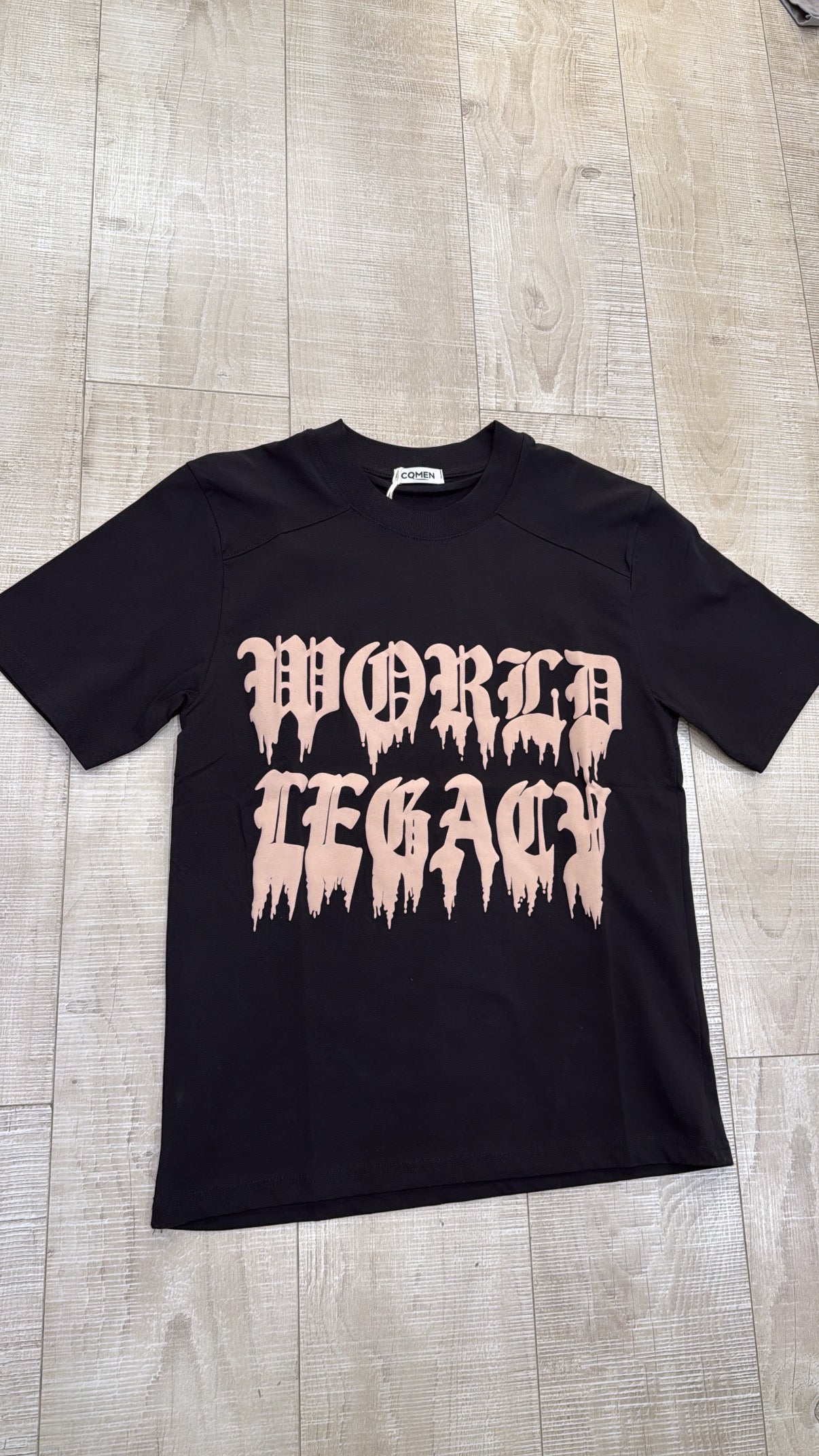 T-shirt graffito
